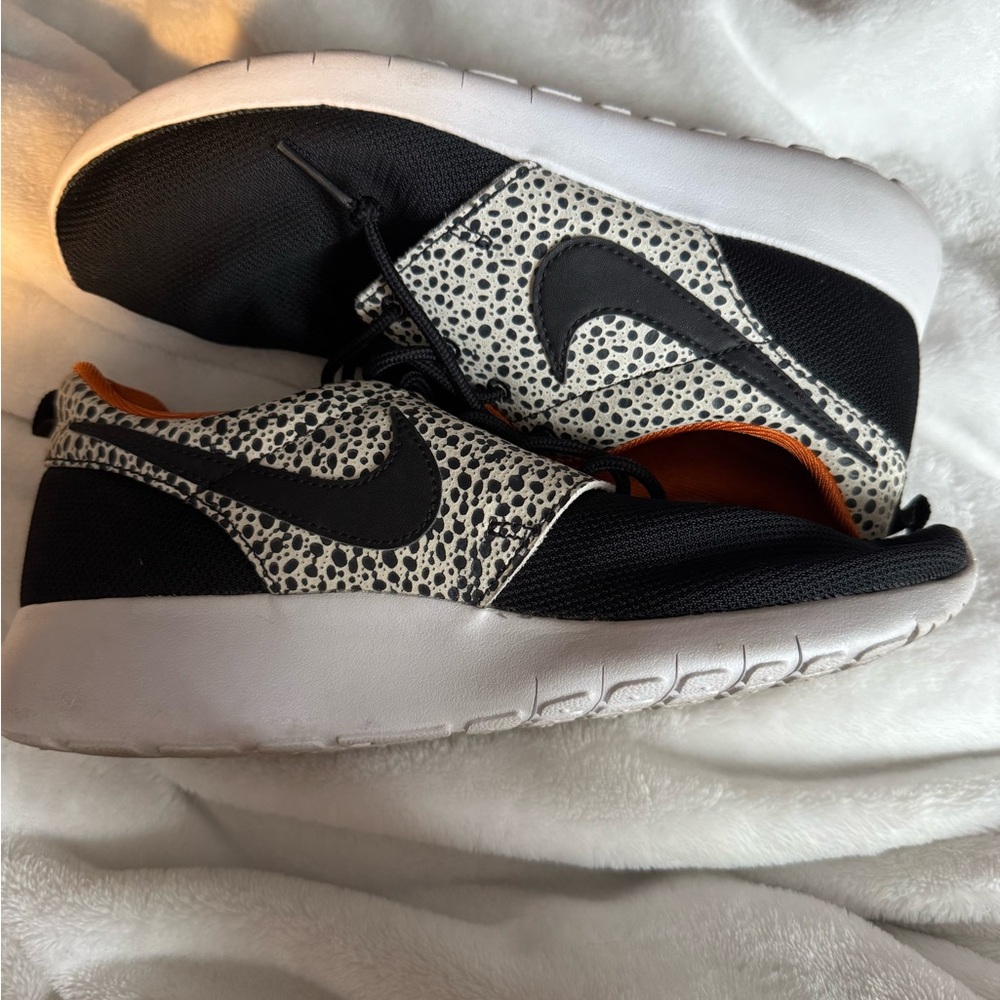 Nike Black and White Dotted Sneakers womens size 6 kids size 4